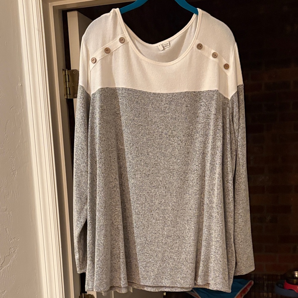 Cato Gray and Cream Button-Detail light weight knit sweater